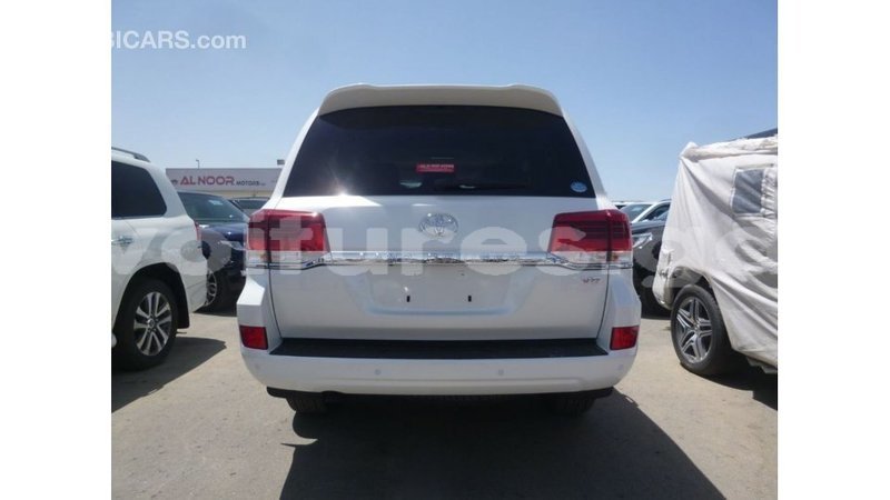 Big with watermark toyota land cruiser estuary import dubai 5650