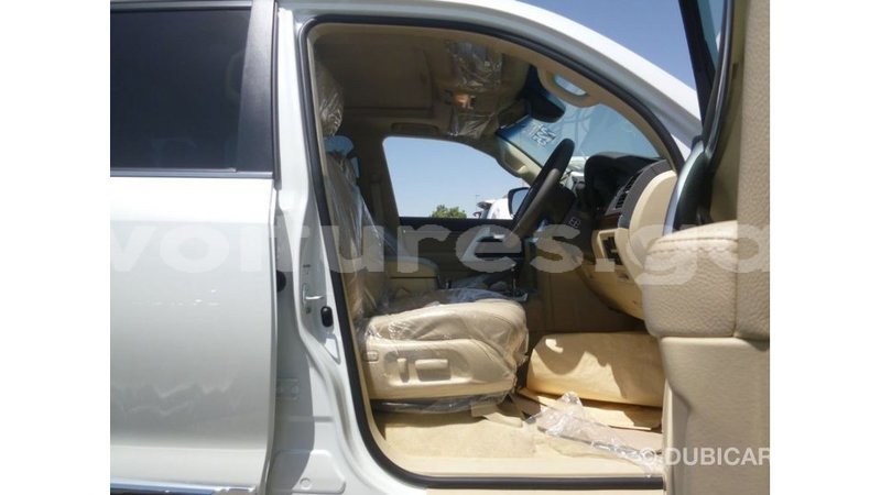 Big with watermark toyota land cruiser estuaire import dubai 5650