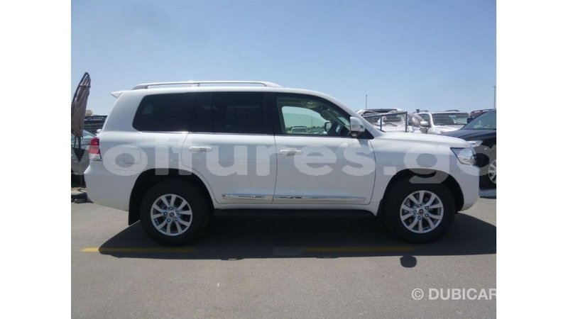 Big with watermark toyota land cruiser estuary import dubai 5650