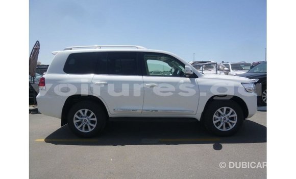 Acheter Import Voiture Toyota Land Cruiser Blanc à Import - Dubai, Estuaire Acheter Import Voiture Toyota Land Cruiser Blanc à Import - Dubai, Estuaire