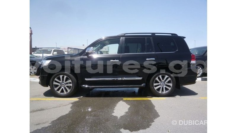 Big with watermark toyota land cruiser estuary import dubai 5651