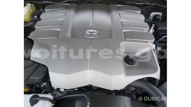 Big with watermark toyota land cruiser estuary import dubai 5651