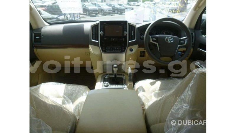 Big with watermark toyota land cruiser estuaire import dubai 5652