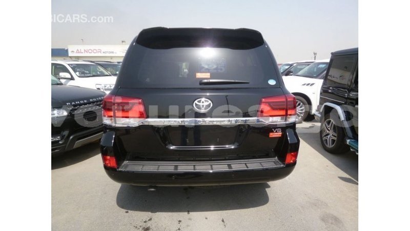 Big with watermark toyota land cruiser estuary import dubai 5652