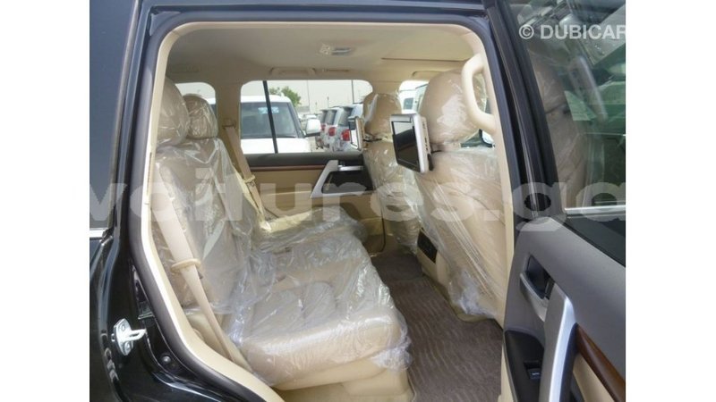 Big with watermark toyota land cruiser estuary import dubai 5652