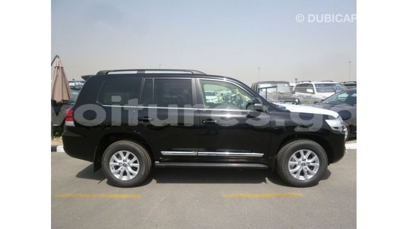 Big with watermark toyota land cruiser estuary import dubai 5652