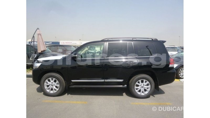 Big with watermark toyota land cruiser estuaire import dubai 5652