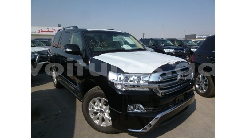 Big with watermark toyota land cruiser estuary import dubai 5653