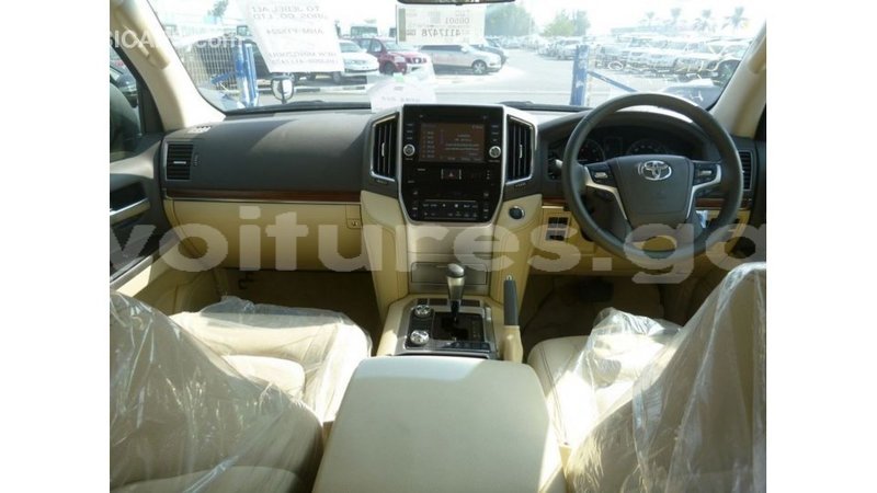 Big with watermark toyota land cruiser estuaire import dubai 5653