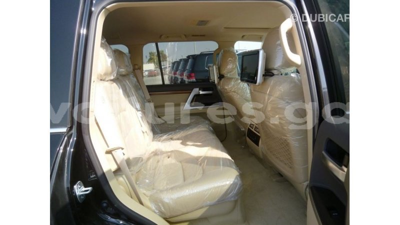 Big with watermark toyota land cruiser estuary import dubai 5653