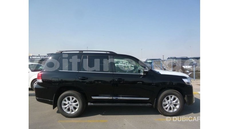 Big with watermark toyota land cruiser estuary import dubai 5653