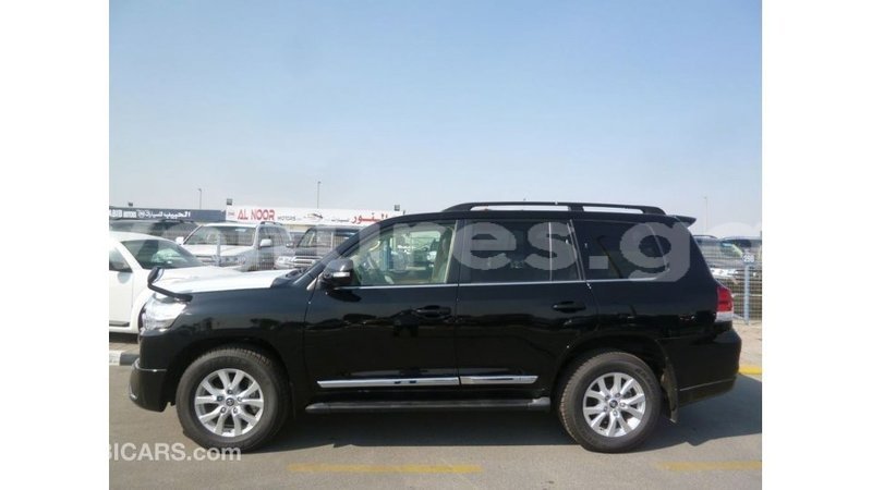 Big with watermark toyota land cruiser estuaire import dubai 5653