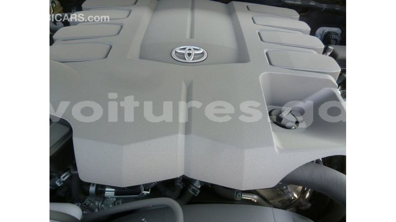 Big with watermark toyota land cruiser estuary import dubai 5653