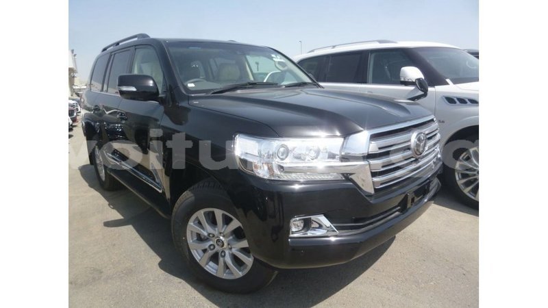 Big with watermark toyota land cruiser estuaire import dubai 5654