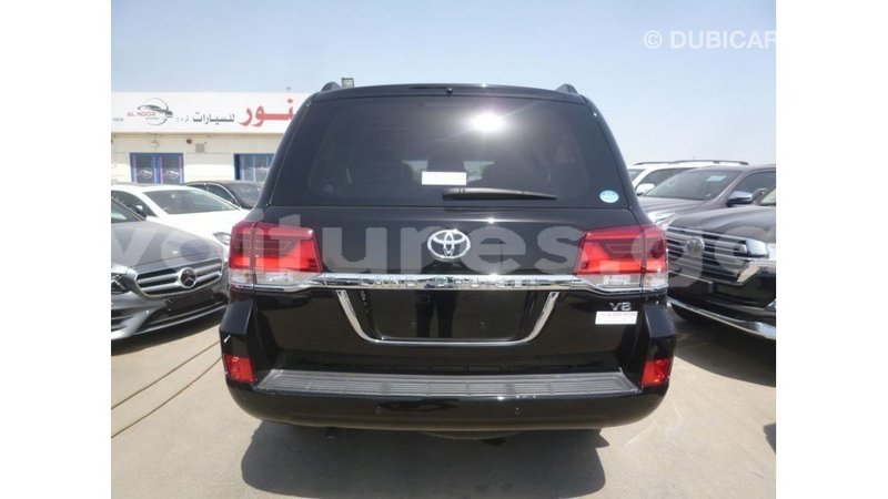 Big with watermark toyota land cruiser estuary import dubai 5654