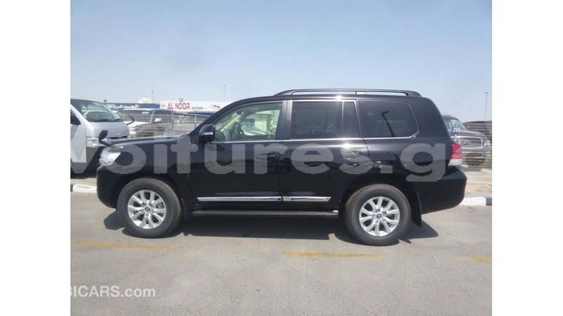 Big with watermark toyota land cruiser estuaire import dubai 5654