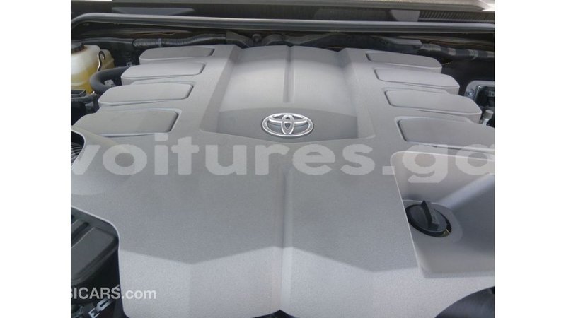 Big with watermark toyota land cruiser estuary import dubai 5654