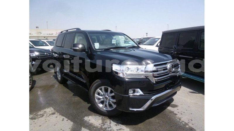 Big with watermark toyota land cruiser estuary import dubai 5655