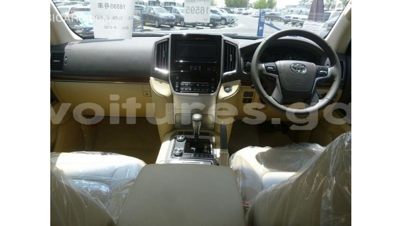 Big with watermark toyota land cruiser estuaire import dubai 5655