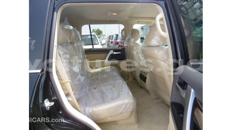 Big with watermark toyota land cruiser estuaire import dubai 5655