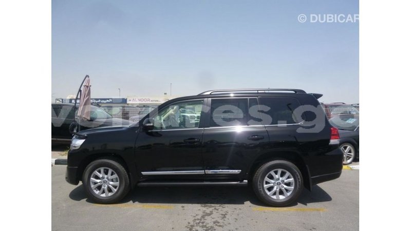 Big with watermark toyota land cruiser estuary import dubai 5655