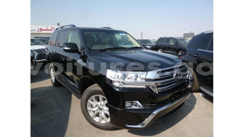 Big with watermark toyota land cruiser estuary import dubai 5656