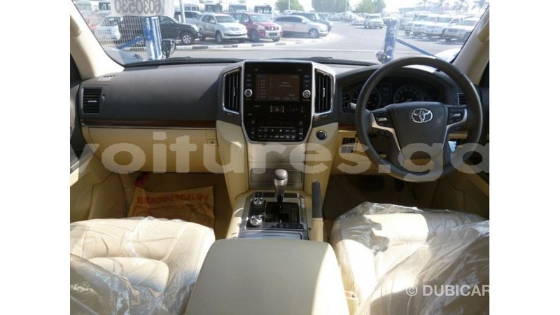 Big with watermark toyota land cruiser estuary import dubai 5656