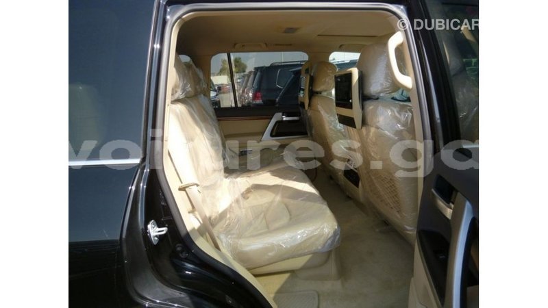 Big with watermark toyota land cruiser estuaire import dubai 5656