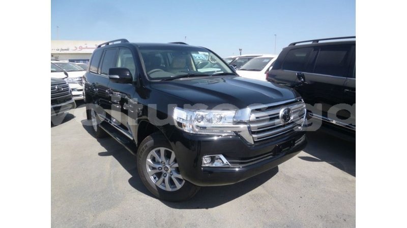 Big with watermark toyota land cruiser estuary import dubai 5657