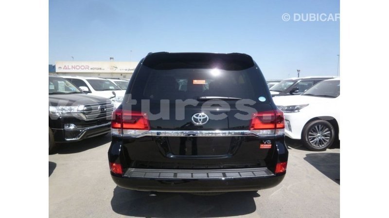 Big with watermark toyota land cruiser estuaire import dubai 5657