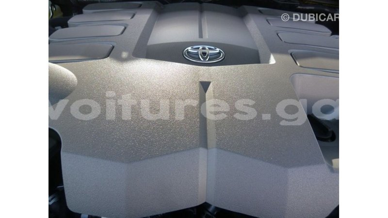 Big with watermark toyota land cruiser estuary import dubai 5657