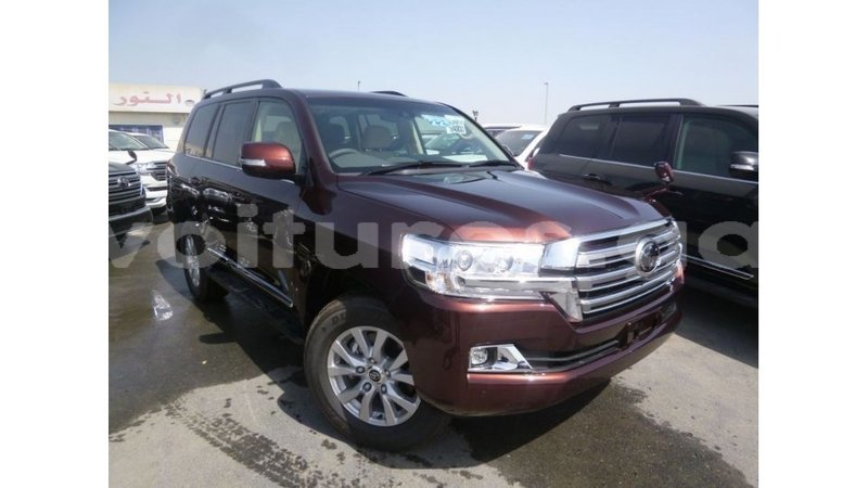 Big with watermark toyota land cruiser estuary import dubai 5658