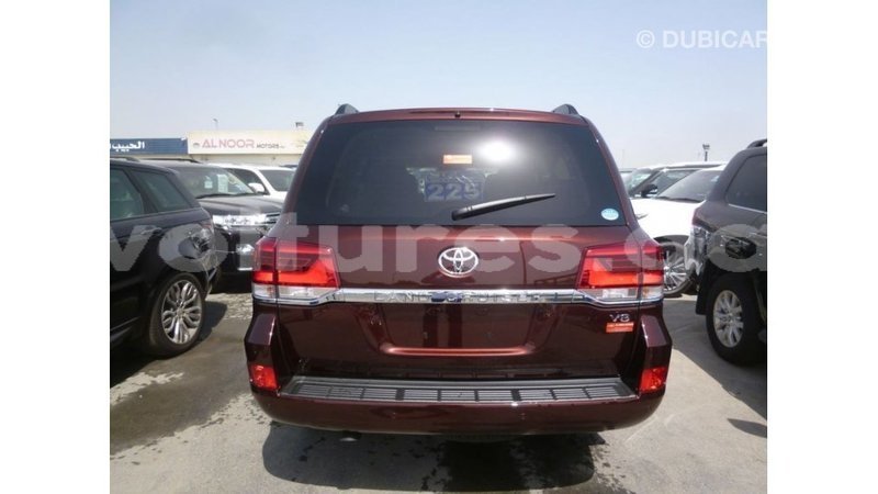 Big with watermark toyota land cruiser estuary import dubai 5658