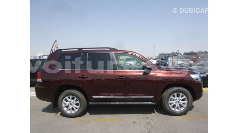 Big with watermark toyota land cruiser estuary import dubai 5658