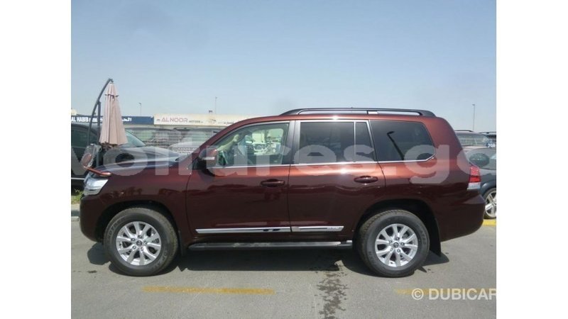 Big with watermark toyota land cruiser estuaire import dubai 5658