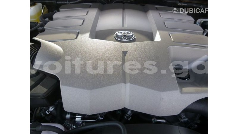 Big with watermark toyota land cruiser estuary import dubai 5658