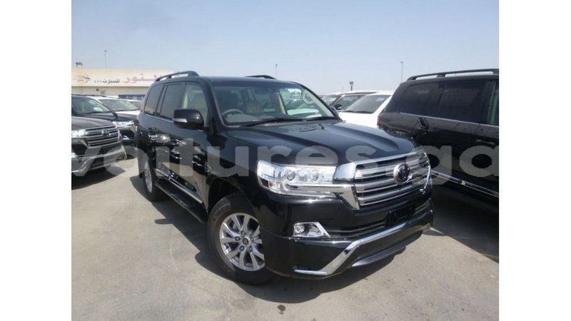 Big with watermark toyota land cruiser estuary import dubai 5659