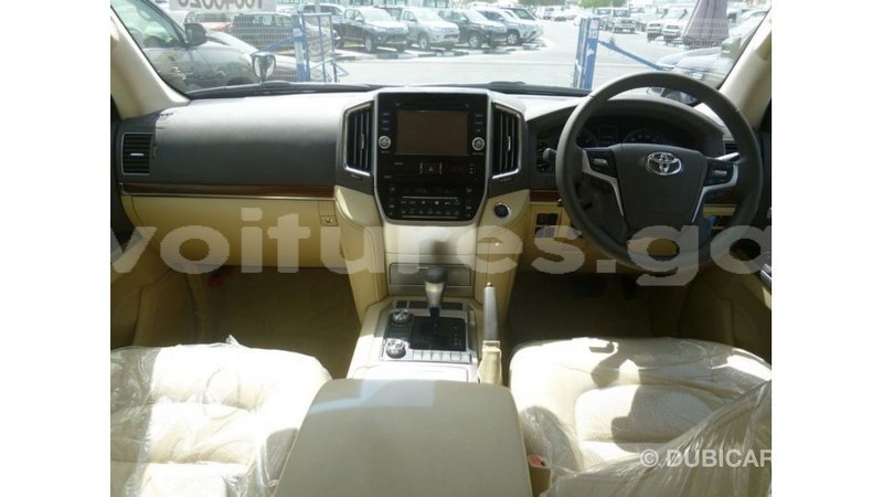 Big with watermark toyota land cruiser estuaire import dubai 5659