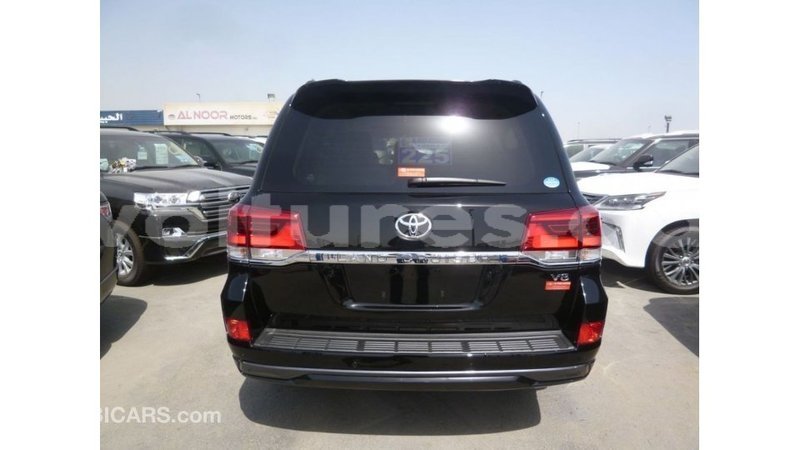 Big with watermark toyota land cruiser estuary import dubai 5659