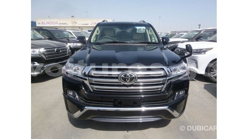 Big with watermark toyota land cruiser estuary import dubai 5659