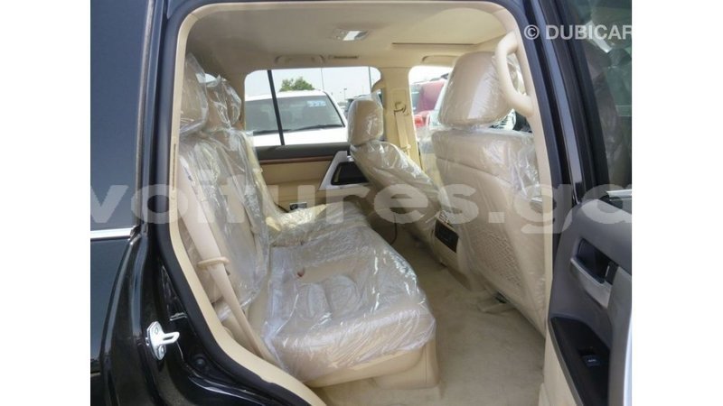 Big with watermark toyota land cruiser estuaire import dubai 5659