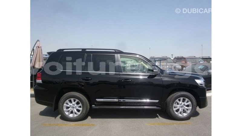 Big with watermark toyota land cruiser estuary import dubai 5659