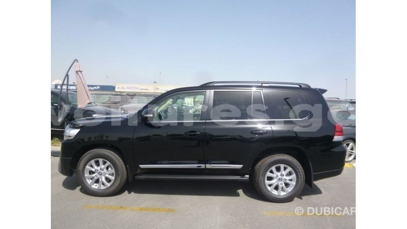 Big with watermark toyota land cruiser estuary import dubai 5659