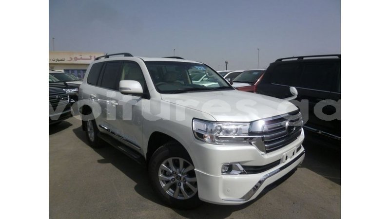 Big with watermark toyota land cruiser estuary import dubai 5660