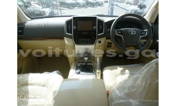 Acheter Import Voiture Toyota Land Cruiser Blanc à Import - Dubai, Estuaire Acheter Import Voiture Toyota Land Cruiser Blanc à Import - Dubai, Estuaire