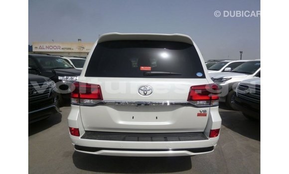 Acheter Import Voiture Toyota Land Cruiser Blanc à Import - Dubai, Estuaire Acheter Import Voiture Toyota Land Cruiser Blanc à Import - Dubai, Estuaire