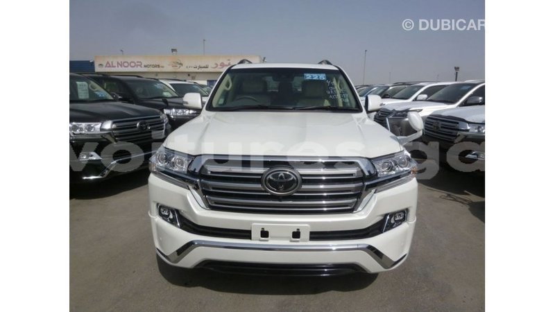 Big with watermark toyota land cruiser estuary import dubai 5660