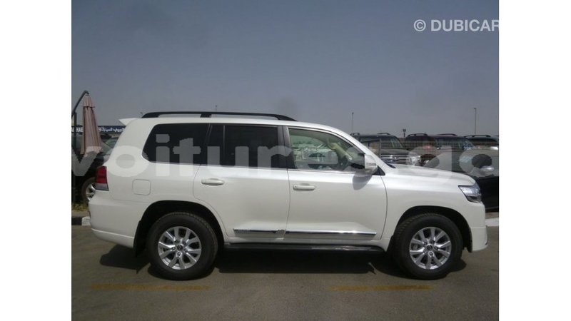 Big with watermark toyota land cruiser estuary import dubai 5660