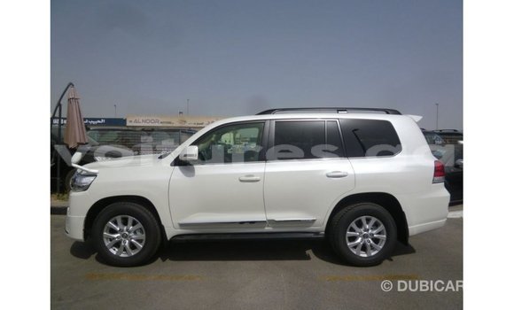 Acheter Import Voiture Toyota Land Cruiser Blanc à Import - Dubai, Estuaire Acheter Import Voiture Toyota Land Cruiser Blanc à Import - Dubai, Estuaire