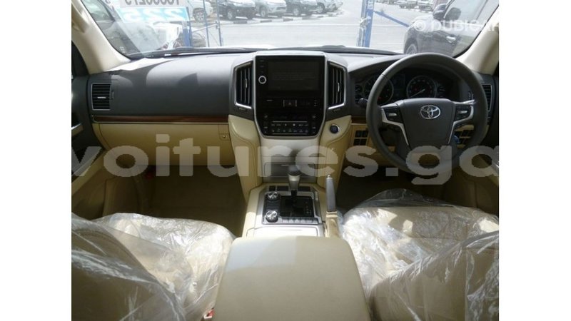 Big with watermark toyota land cruiser estuaire import dubai 5661